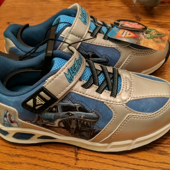 NWT MONSTER JAM LIGHT UP MEGALODON SNEAKERS - Picture 2 of 8